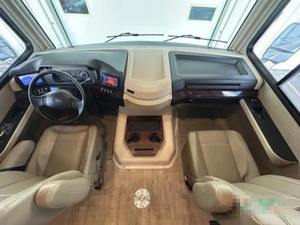 Camping-car de vacances d'occasion en excellent état, modèle 2018, haute performance, disponible à la vente - Product Image 2