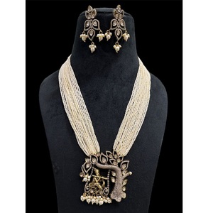 Conjunto de collar con colgante de perlas multicapa Royal Krishna para mujeres y niñas para Aniversario de compromiso de fiesta de boda - Product Image 1