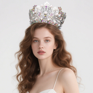 Corona da sposa Amelie con strass AB e perle, design a loto, per la gara di bellezza Miss Universo Globale. - Product Image 1