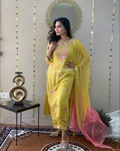 Attractive Heavy Rayon Printed <b>Kurti</b> With Pant and Dupatta Set for Women , Festive Wear, <b>Indian</b> Wedding Dresses - Product Image 3