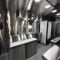 Remorque de restaurant mobile commerciale avec plaque chauffante, friteuse, évier, hotte d'extraction et système de caméra pour festivals, marchés et parcs alimentaires