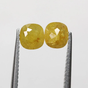 เพชรเหลืองทรงคุชชั่นโรสคัทธรรมชาติ 1.43 กะรัต คู่ 2 เม็ด ขนาด 5.49-5.55 มม. สำหรับเครื่องประดับดีไซน์เรียบง่ายแบบรัสติกที่ได้รับการรับรอง - Product Image 3