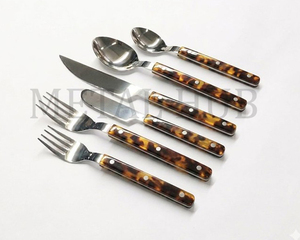 Juego de Cubiertos Premium Bistrot Tortoise de 6 Piezas, Cubertería de Acero Inoxidable con Mangos de Estilo Caparazón de Tortuga de Lujo, Acabado Plateado Espejo - Product Image 2