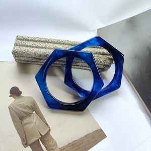 Bracelets en résine époxy faits à la main tendance, bijoux idéaux pour la mode quotidienne, disponibles au prix d'usine - Product Image 5