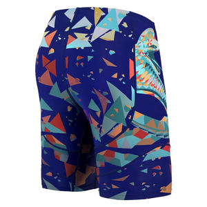 Short de compression à séchage rapide pour hommes conçu avec un tissu respirant et des coutures durables - Product Image 2