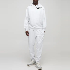 Ensemble de survêtement pour homme à coupe décontractée avec un ajustement confortable, un matériau respirant et durable, logo personnalisé, couleur et design, à capuche avec poche - Product Image 1