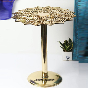 Mesa Auxiliar de Alta Calidad con Forma de Cocotero, Mesa con Acabado Dorado y Tapa de Cristal, Diseño Más Nuevo y Más Vendido - Product Image 6