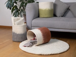 Panier en macramé à deux tons, élégant et fait à la main, pour le rangement du linge, des jouets et l'organisation de la maison, décoration fonctionnelle en provenance d'Inde - Product Image 2