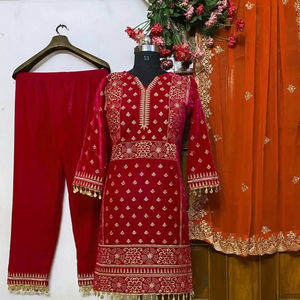 PRESENTANDO NUEVO CONJUNTO DE TERCIOPELO PESADO DE BUENA CALIDAD CON PRECIOSO PLAZZO DE TERCIOPELO BORDADO Y PESADO AL MEJOR COSTO - Product Image 1