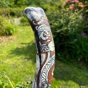 Corne à boire viking traditionnelle faite à la main (corne de buffle) Couleur personnalisée pour la décoration de la maison moderne écologique religieuse Bière - Product Image 1