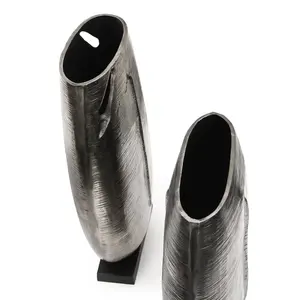 Jarrón de Flores Decorativo de Metal Hecho a Mano de Primera Calidad, Adorno de Interior de Lujo, Jarrón Ecológico para Mesa de Centro de Zahid Exports - Product Image 2