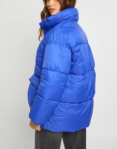 Abrigo de Invierno de Tela Sostenible con Bolsillos Tipo Cargo, Cuello Alto, Logotipo Frontal, Repelente al Agua, Autocalentable, Abrigo Acolchado - Product Image 3