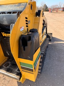 Mini-chargeuse compacte sur chenilles Vermeer S725TX d'occasion avec moteur diesel Kubota et pompe à haut rendement - Product Image 5