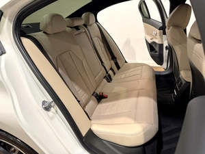 BMW Serie 3 330i Sedán RWD 2019 Económico con Volante a la Izquierda/Derecha - Product Image 3