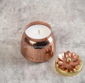 Cuivre martelé métal beau pot de bougie avec couvercle de bouton de fleur pour la décoration d'éclairage de table de maison et de mariage - Product Image 4
