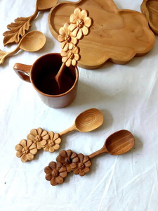Cuchara de madera tallada a mano diseñada para cocinas elegantes y eventos de comida temática rústica - Product Image 4