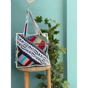 Sac fourre-tout en coton matelassé fait à la main pour femmes, sac à provisions personnalisé en patchwork imprimé, épicerie, plage, voyage quotidien, cadeau d'été parfait - Product Image 5
