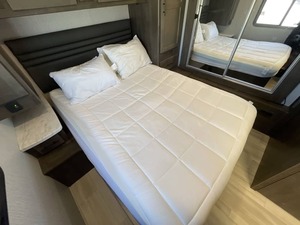 VENDEDOR VERIFICADO DE CARAVANA USADA Coachmen LEPRECHAUN 319MB 2023, Lista para la Venta y Entrega a Nivel Mundial - Product Image 2