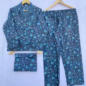 ชุดนอนลำลองผ้าฝ้ายระบายอากาศลายดอกไม้ทำมือทรงเข้ารูปคอวีสำหรับฤดูร้อนสไตล์อินเดีย เหมาะสำหรับใส่ไปงานกลางคืนหรือพักผ่อน - Product Image 1