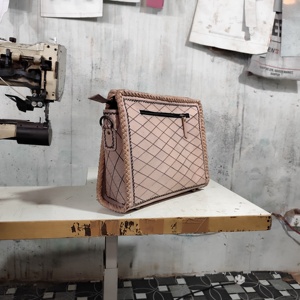 กระเป๋าถือสะพายข้างแบบตะวันตกกระเป๋าโท้ทหนังวัวคุณภาพสูงมีซิปกันน้ำเครื่องมือออกแบบด้วยมือสินค้าใหม่ฤดูใบไม้ร่วง2025 - Product Image 2