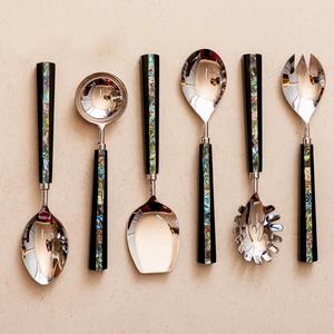 Juego de cucharas plateadas de alta calidad para servir ensaladas, juego de cuchara ranurada con mango de fregona multicolor - Product Image 1