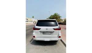 LX 570 2023 Usado, Sedán con Tracción en las Cuatro Ruedas, Neumáticos R18, Asientos de Cuero, Control de Crucero Adaptativo, Volante a la Izquierda, Blanco, Automático, Motor 4.5L, Panorámico - Product Image 4