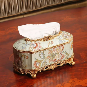 Boîte à mouchoirs de luxe de forme ovale, grise avec imprimé floral classique et base baroque or complexe, disponible à des prix de gros. - Product Image 1