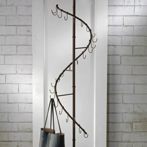 Porte-vêtements vintage en spirale, finition bronze avec plusieurs crochets, disponible à prix de gros. - Product Image 1