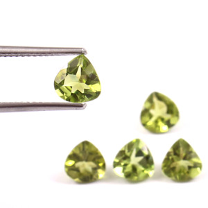 Piedras preciosas facetadas de peridoto natural en forma de corazón Color verde Fabricación de joyas sueltas para tamaños calibrados de 3X3MM y 12X12MM" - Product Image 2