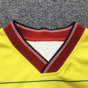 Chándal de fútbol de alta calidad personalizado cuello en V en blanco Vintage fútbol Jersey Logo diseño al por mayor - Product Image 4