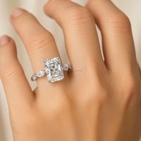 Anillo de Compromiso Clásico para Mujer con Zirconia Cúbica de Corte Radiante de 2.95 Quilates TCW, Engaste de Barra, Plata IGI, Alta Calidad Personalizada