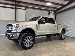 VENTE FLASH - FORD F250 CREW CAB LARIAT ULTIMATE 2020 - CONDUITE À GAUCHE - INTÉRIEUR DARK - SIÈGES EN CUIR - LIVRAISON GRATUITE - Product Image 6