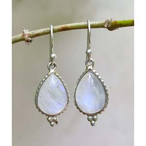 ต่างหูรูปหยดน้ำทำมือจากมูนสโตนสีรุ้ง เงินแท้ ของขวัญเครื่องประดับแฟชั่น - Product Image 2