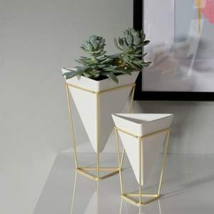 Jardinière en marbre de marque privée pour la décoration de balcon et de jardin, offrant une beauté en pierre durable et un design classique - Product Image 2