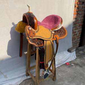 Ensemble de selle western en cuir de qualité supérieure avec motifs décoratifs |   Accessoires en acier inoxydable façonnés à la main, ensemble de tack gratuit pour l'équitation - Product Image 1