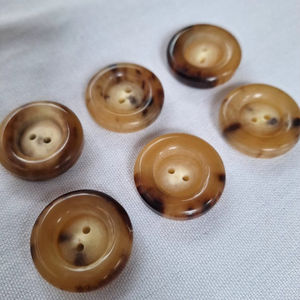Botones de Cuerno de Búfalo Natural al por Mayor, Acabados y Coloridos para Accesorios de Ropa, Alta Calidad - Product Image 1