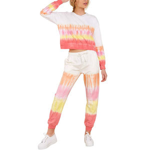 Survêtement Tie Dye de qualité supérieure pour femmes, tenue élégante, confortable et durable pour l'entraînement, la course, le fitness et les vêtements quotidiens - Product Image 1