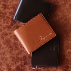 Cartera minimalista para hombre en piel de vaca auténtica, elegante, ligera y funcional con tarjeteros seguros - Product Image 1