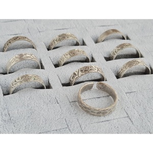 Elegant Silver Plated <b>Rings</b> with Detailed Design for Stylish <b>Wreath</b> Accessories Resale Collections - Product Image 1