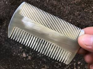 Peine de Cuerno Natural Ecológico, Pulido a Mano, con Dientes Anchos para Desenredar Cabello Largo, Grueso y Rizado - Product Image 2