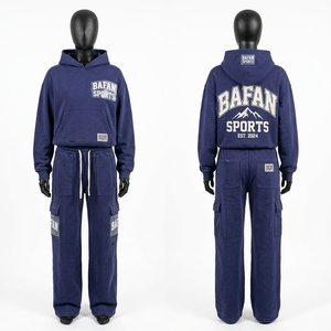 เสื้อฮู้ดดี้ผ้าฝ้ายฟลีซเนื้อดี 320 GSM สีกรมท่า พร้อมกางเกงคาร์โก้ ชุดสตรีทแวร์สำหรับผู้หญิง พิมพ์โลโก้ตามสั่ง ชุดเซ็ตสำหรับผู้หญิง - Product Image 5