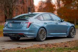 คลีนลุค 2024 คูเป้ เครื่องยนต์ 6.2 ลิตร แบบดูดอากาศธรรมชาติ 150-200 แรงม้า แรงบิด 200-300 นิวตันเมตร เบาะหนัง ล้อแม็ก R18 พร้อมใช้งาน - Product Image 4