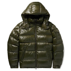 Veste d'hiver matelassée imperméable de haute qualité pour femmes avec rembourrage en coton, design à rayures et rivets - Product Image 1