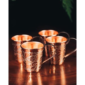 Tasse mule en cuivre fabriquée à la main pour servir des cocktails de mule traditionnels de Moscou avec style vintage et présentation de bar premium - Product Image 5