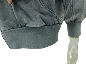 Sweat à capuche personnalisé pour homme avec logo frontal, en tissu molletonné mélangé polyester/coton 400g, style streetwear, coupe oversize et classique, imprimé - Product Image 6