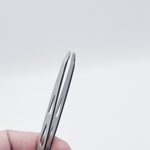 Pinzas para cejas de acero inoxidable de la mejor calidad para mujer con punta inclinada pulida de diferente diseño para mayor comodidad y estilo - Product Image 5
