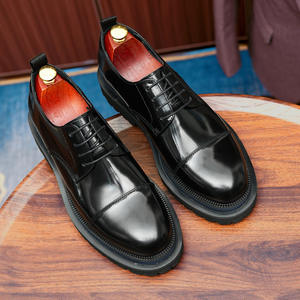 Chaussures habillées en cuir de design tendance avec détails perforés et semelle intérieure amortissante pour hommes, idéales pour les rendez-vous professionnels - Product Image 4