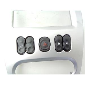คอนโซลกลาง DACIA Sandero รุ่นที่ 1 8200739438 (08>12) - Product Image 1