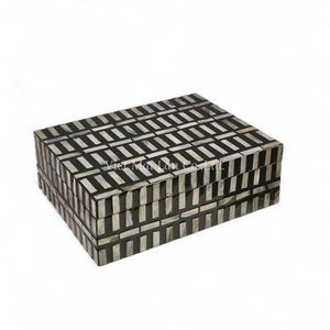 Boîte à bijoux en nacre faite à la main, boîte de rangement décorative en incrustation de coquillages pour une chambre à coucher élégante et une coiffeuse - Product Image 1