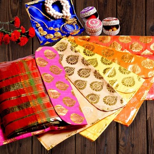 Cubierta de Sari de regalo tradicional indio, bolsa de regalo de boda india, bolsa de favor de Haldi Mehendi Sangeet, favores de boda paquistaníes Punjabi - Product Image 1